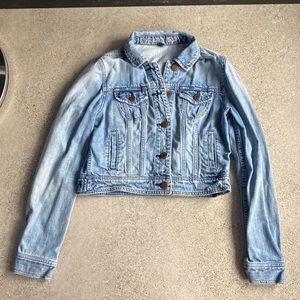 American Eagle Cropped Jean Jacket. Size Medium.